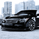 Infiniti G37 noire en ville